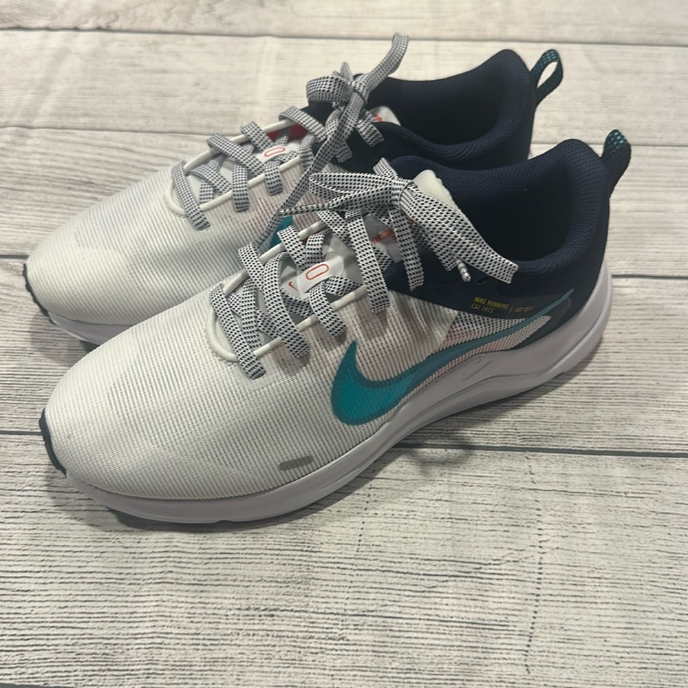 Women’s Nike Downshifter 12 sneakers size 7.5 navy/aqua/white